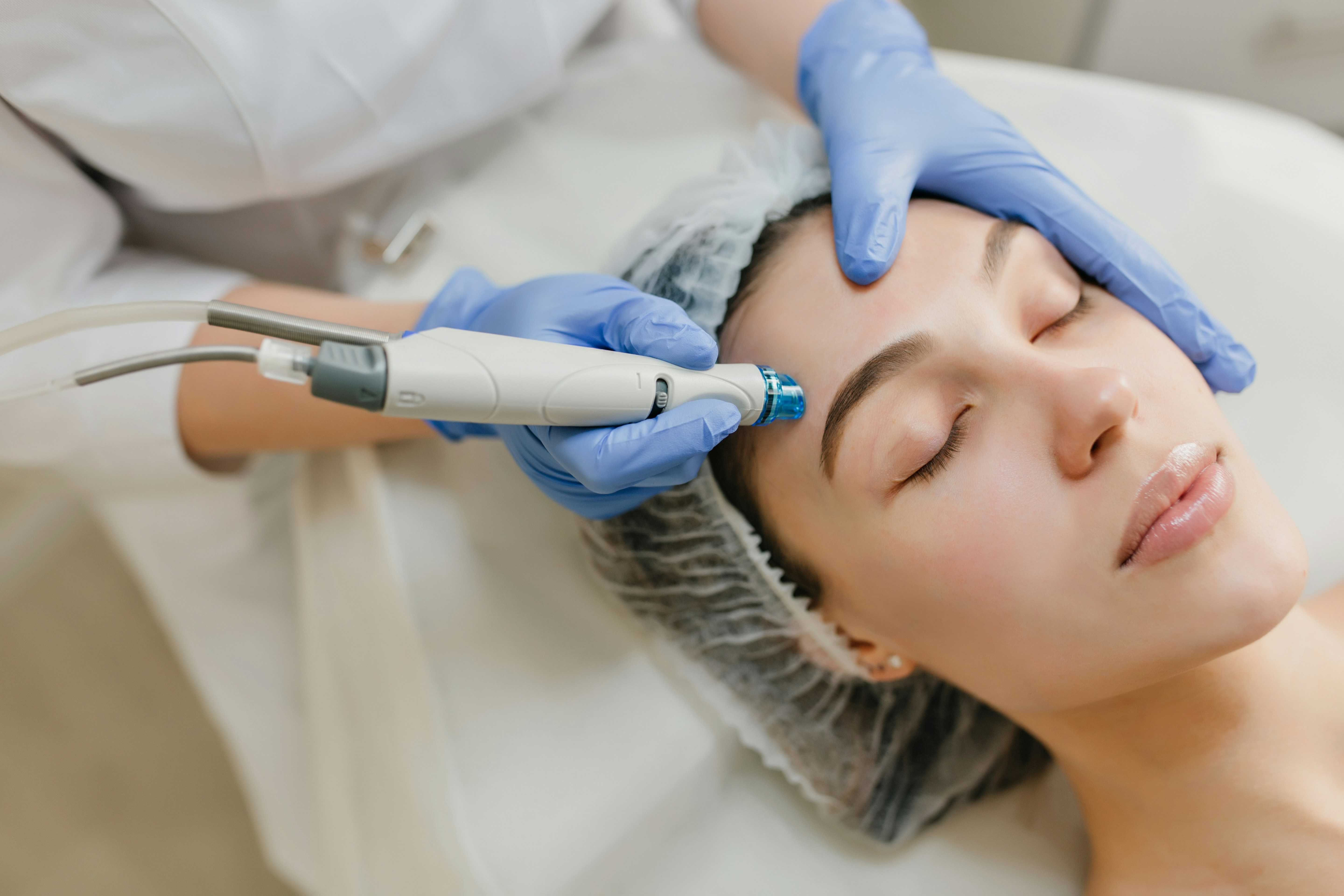A hydrafacial device treatment at Anthéa Makeover in Jalandhar